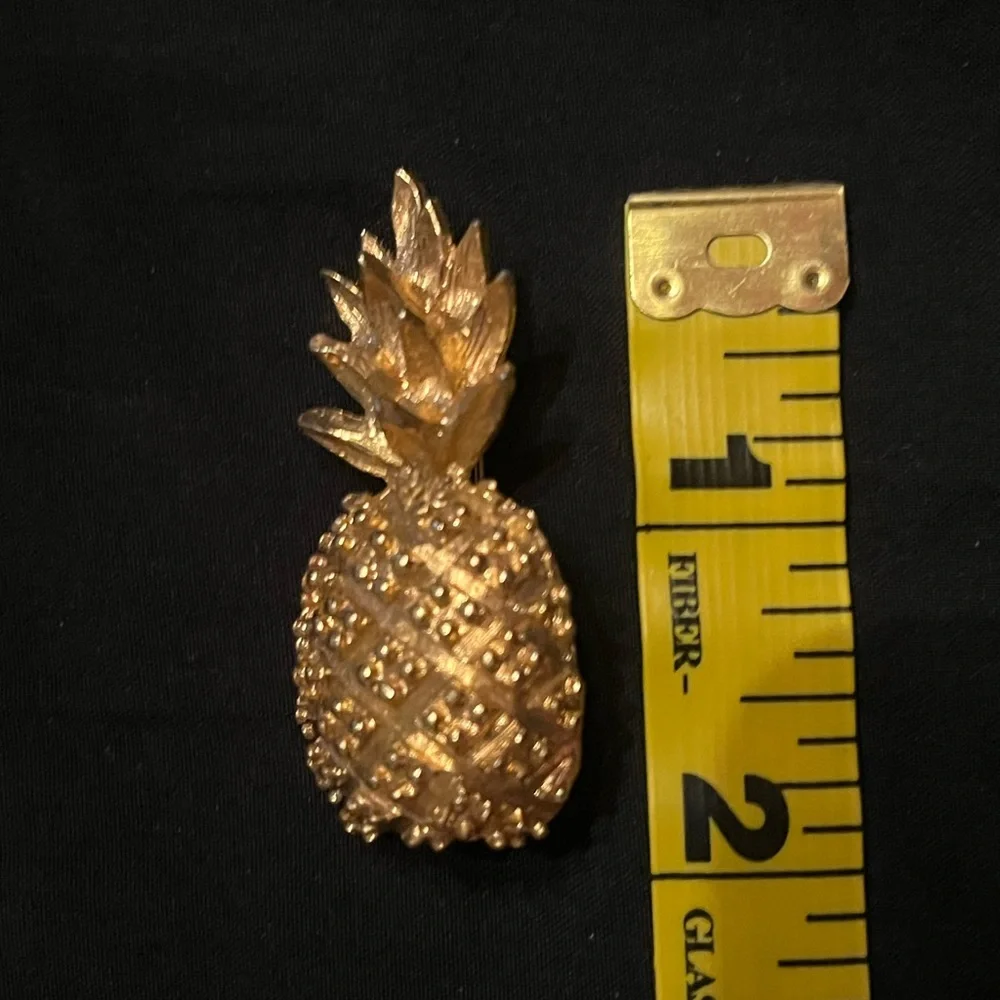 Vintage Gold Tone Textured Pineapple Brooch